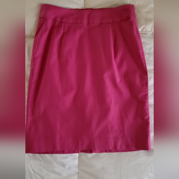 Banana Republic Dresses & Skirts - Banana Republic petite pink pencil skirt. Size 4 Nwt